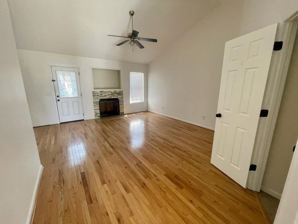 2202 N Mcmillan Ave - Photo 2 of 13