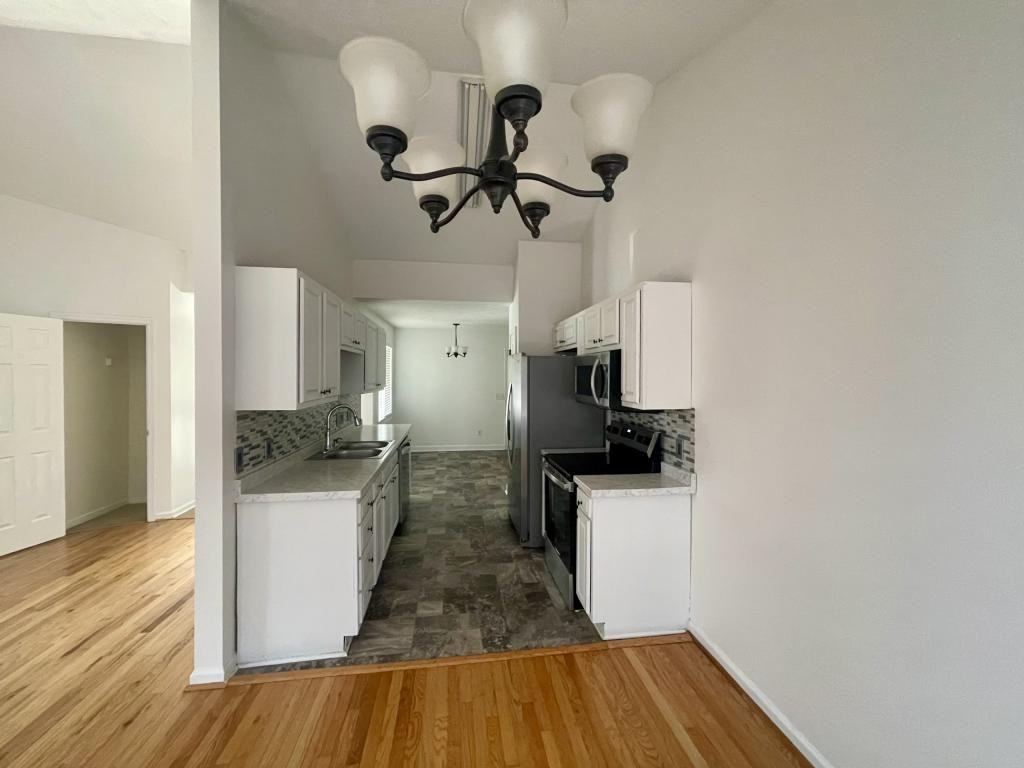 2202 N Mcmillan Ave - Photo 3 of 13