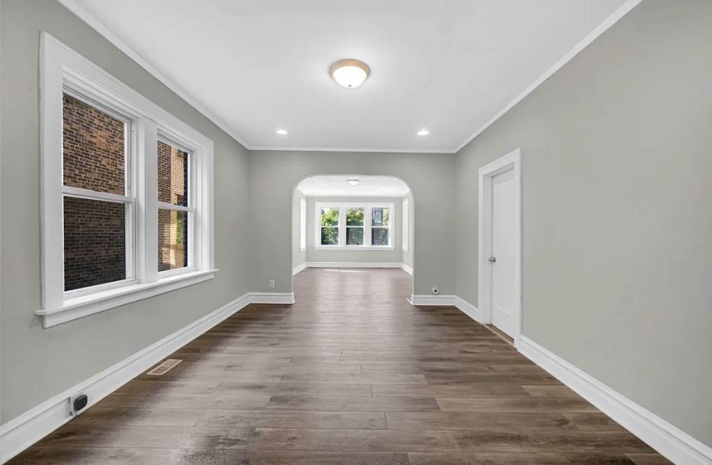 1319 Marshall St - Photo 2 of 10