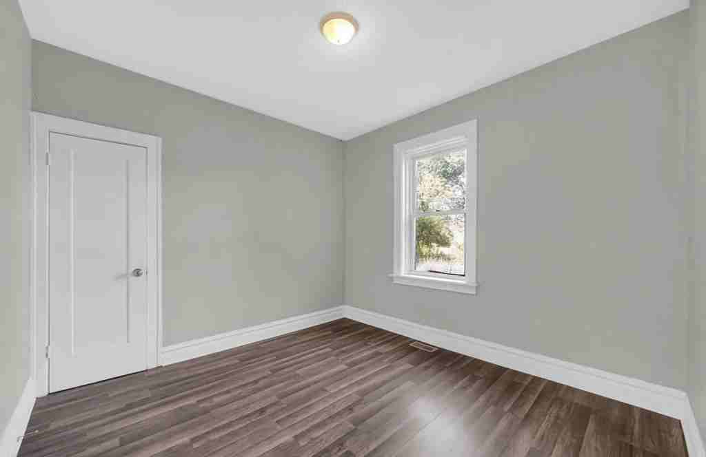 1319 Marshall St - Photo 3 of 10