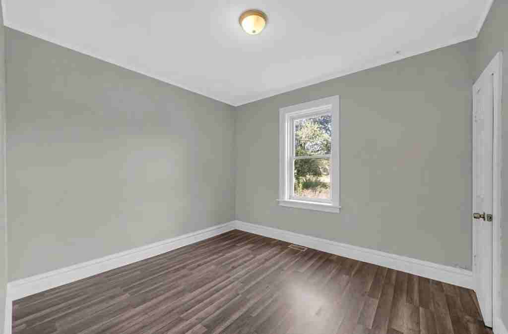 1319 Marshall St - Photo 4 of 10