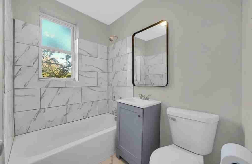 1319 Marshall St - Photo 5 of 10