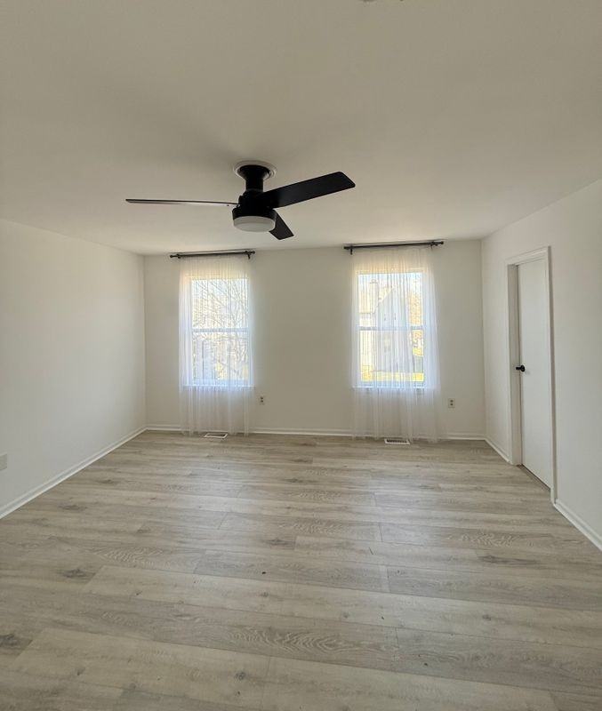 12 Wanda Ct - Photo 3 of 4