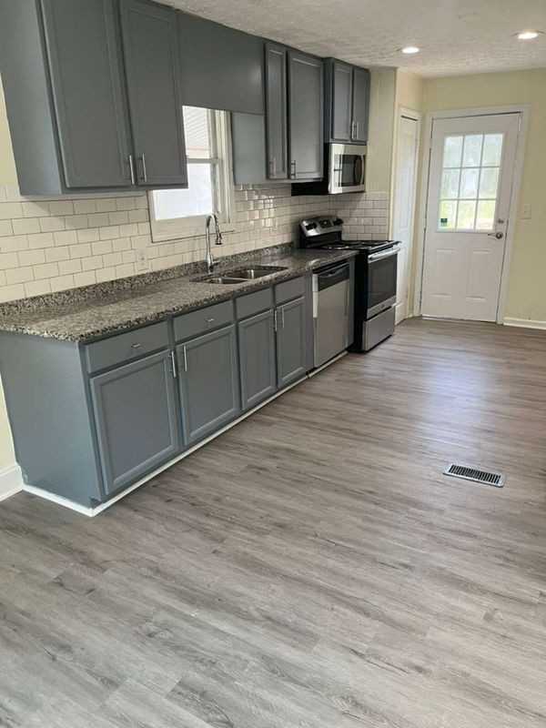 2181 Gordon Cir Se - Photo 2 of 16