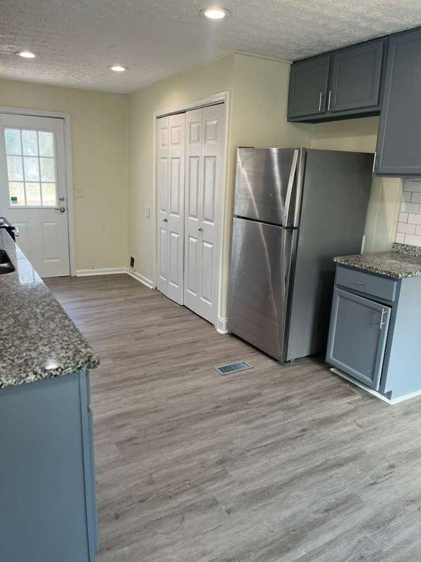 2181 Gordon Cir Se - Photo 3 of 16