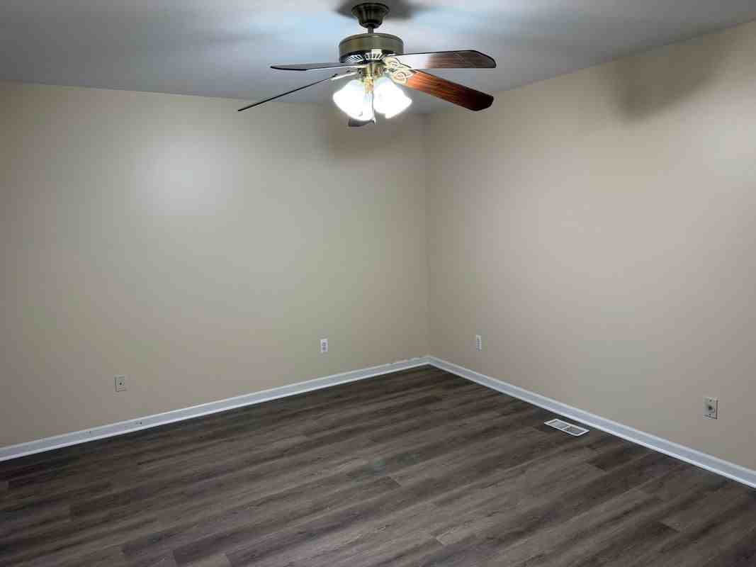 2082 Enterprise Dr - Photo 2 of 26