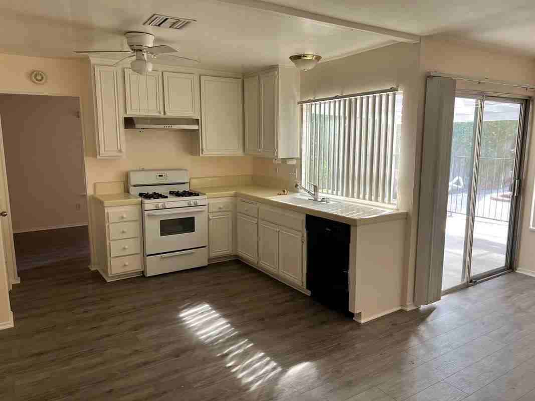 23062 Conde Dr - Photo 4 of 13