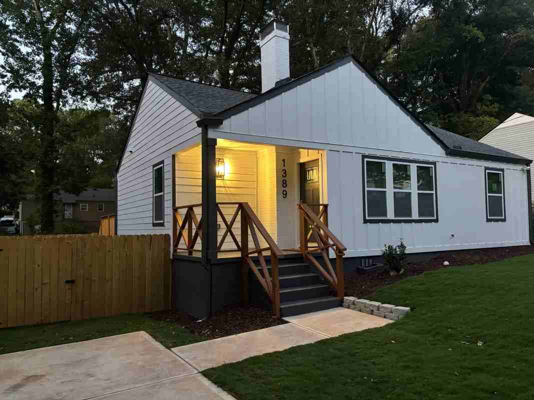 1389 Lanvale Dr Sw - Photo 2 of 16