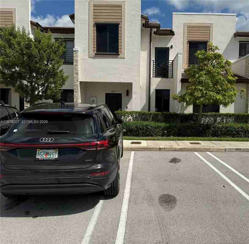 607 Ne 208th Ter - Photo 2 of 25