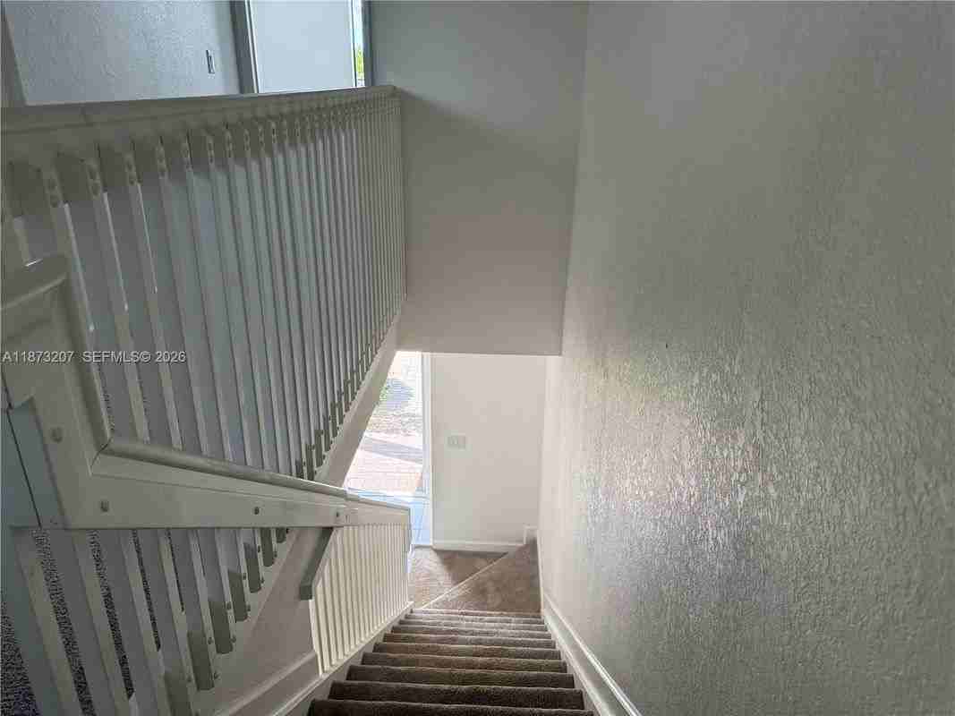 607 Ne 208th Ter - Photo 6 of 25