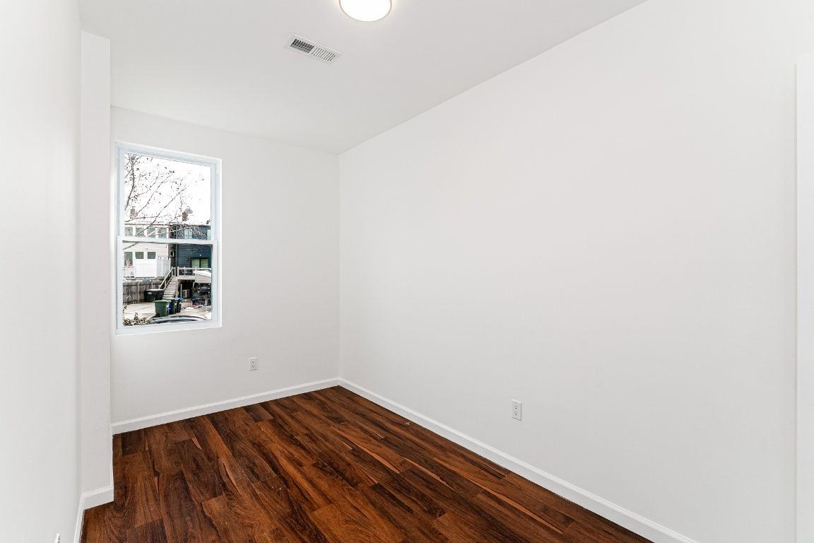 1838 C St Se - Photo 4 of 23