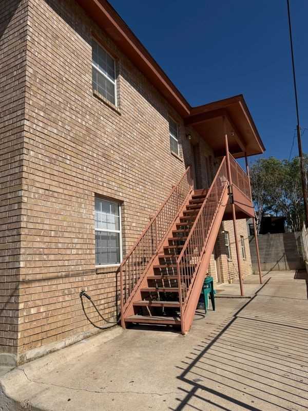 2601 Springfield Ave ##4 - Photo 4 of 14