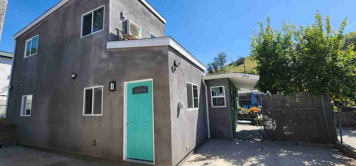 2910 Lincoln Park Ave - Photo 2 of 42