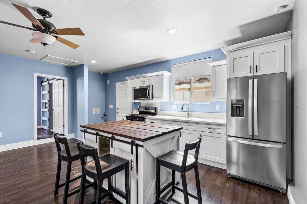 19403 Welby Way - Photo 3 of 16