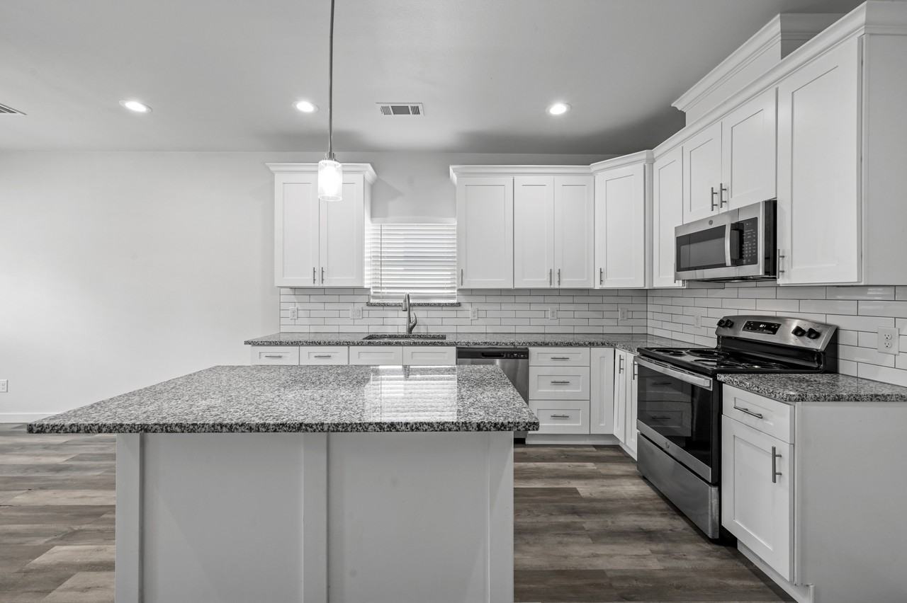 517 E Heron St - Photo 6 of 19