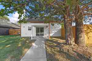 featured image of 2217 Sayle St #B