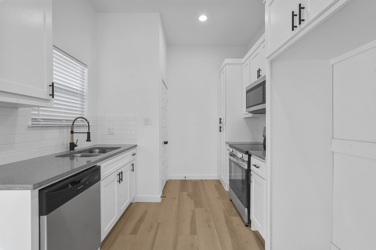 2217 Sayle St #B - Photo 5 of 20