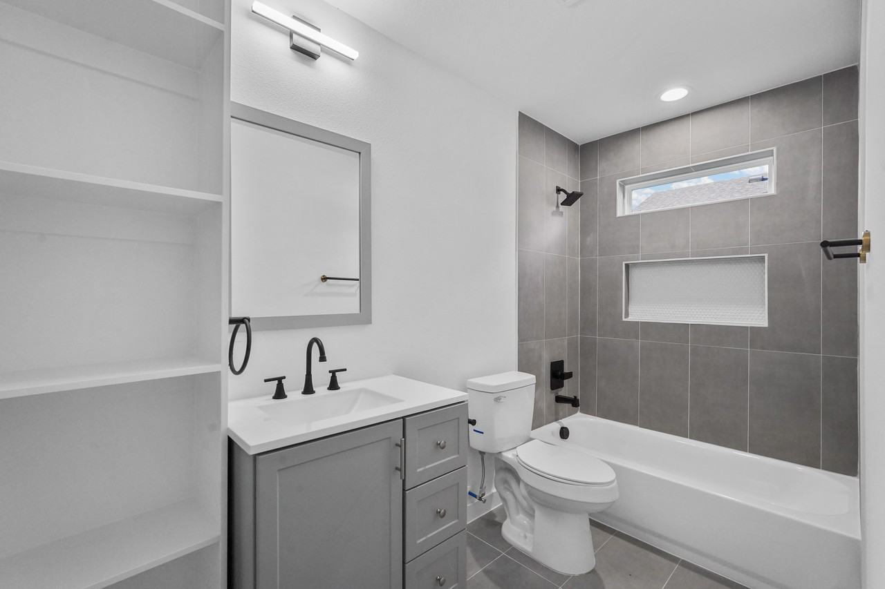 2217 Sayle St #B - Photo 4 of 20