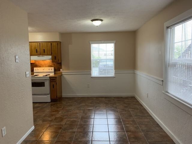 719 S Berthe Ave #4 - Photo 6 of 8