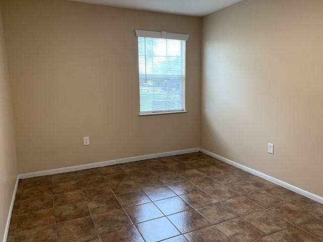 719 S Berthe Ave #4 - Photo 2 of 8