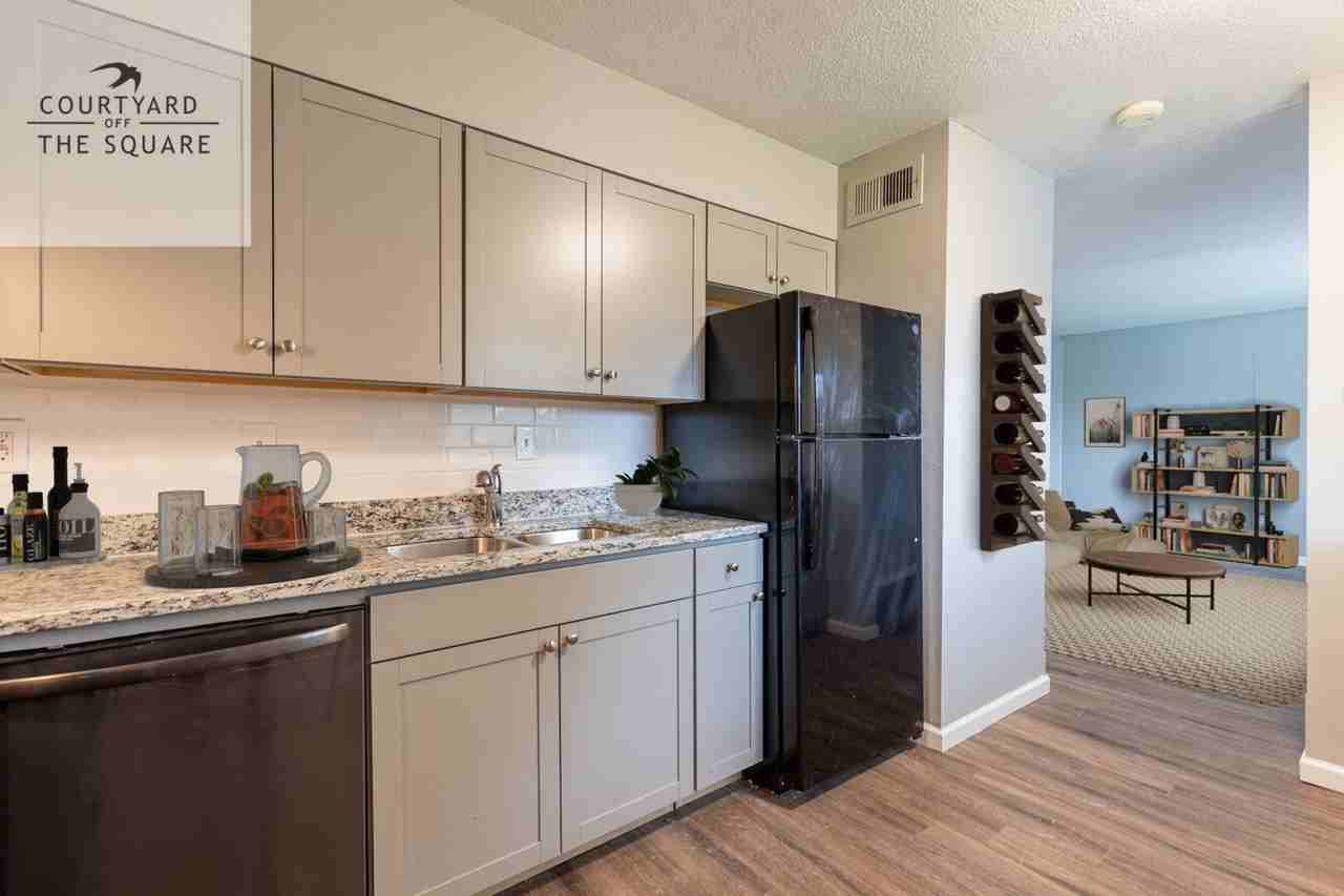 Courtyard Off The Square Apartments - Photo 4 of 10