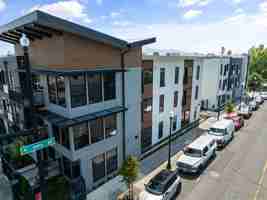 featured image of 121 S Holly St