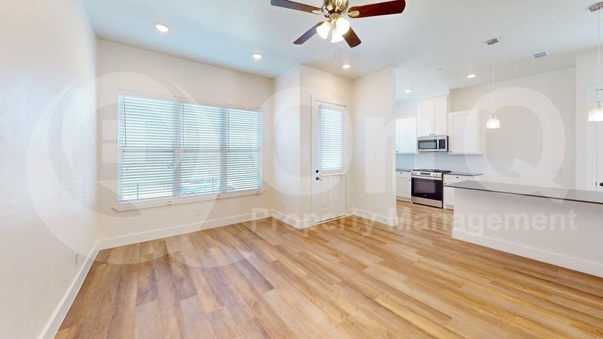 217 Mule Deer Mews - Photo 3 of 18
