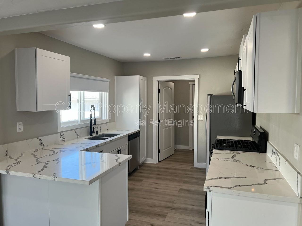 1519 W 22nd Pl - Photo 5 of 20