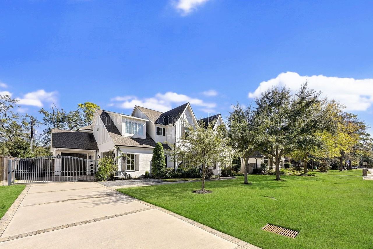 718 Magdalene Dr - Photo 3 of 50