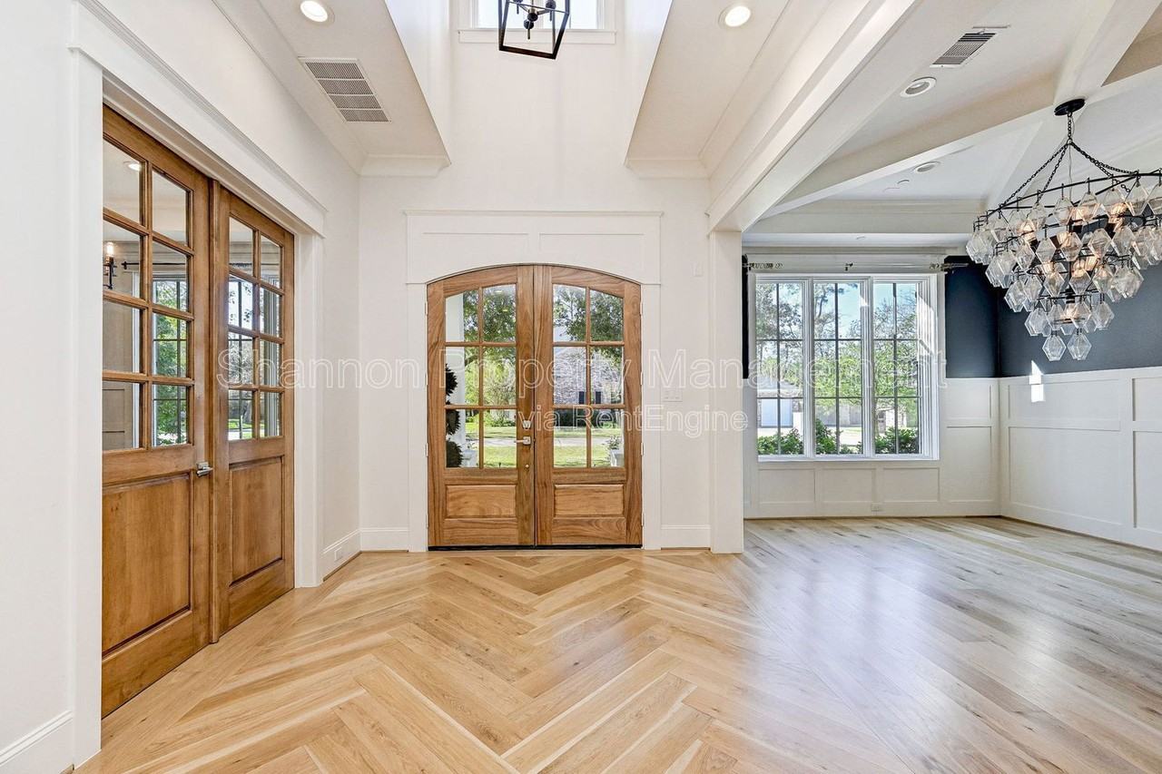 718 Magdalene Dr - Photo 5 of 50