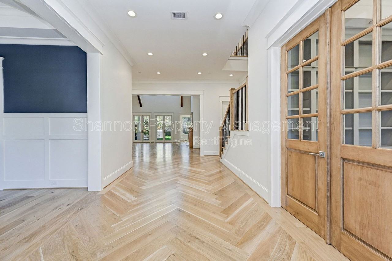 718 Magdalene Dr - Photo 7 of 50