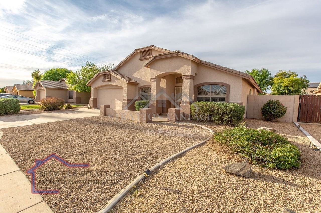 2042 E Smoke Tree Rd - Photo 2 of 50