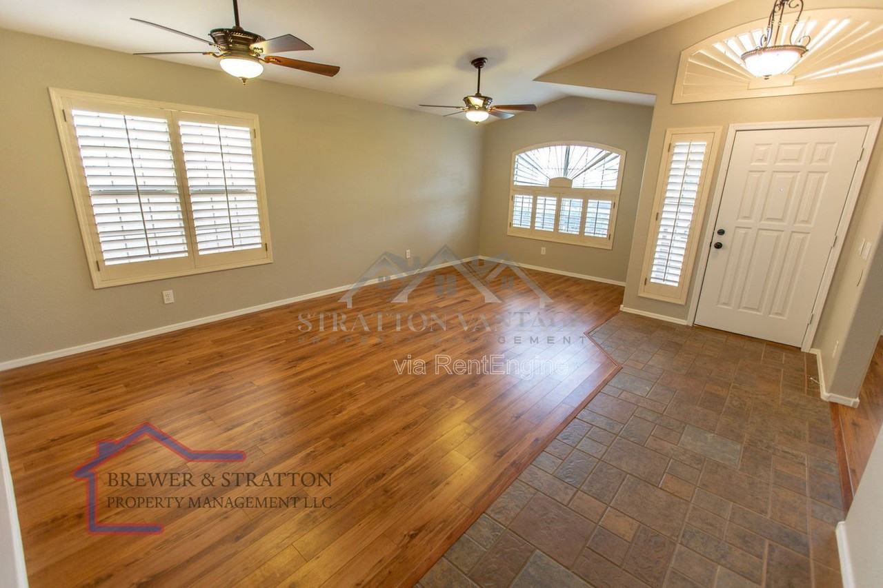 2042 E Smoke Tree Rd - Photo 7 of 50