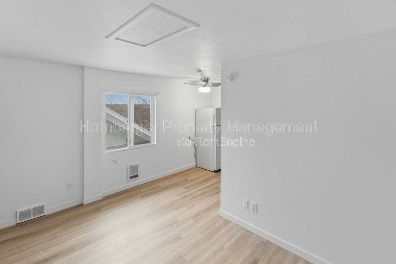 904 W 9th Ave #6 - Photo 2 of 17