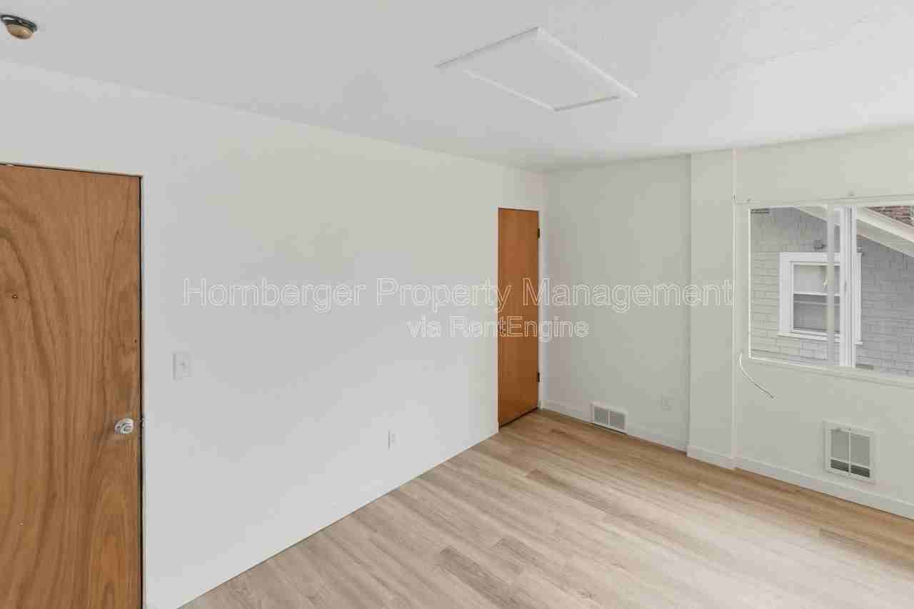 904 W 9th Ave #6 - Photo 3 of 17