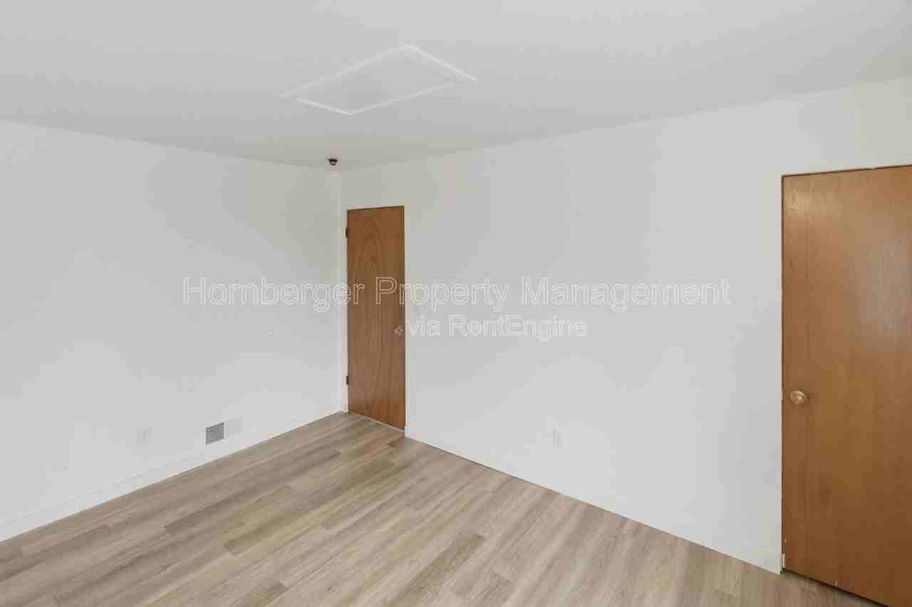 904 W 9th Ave #6 - Photo 5 of 17