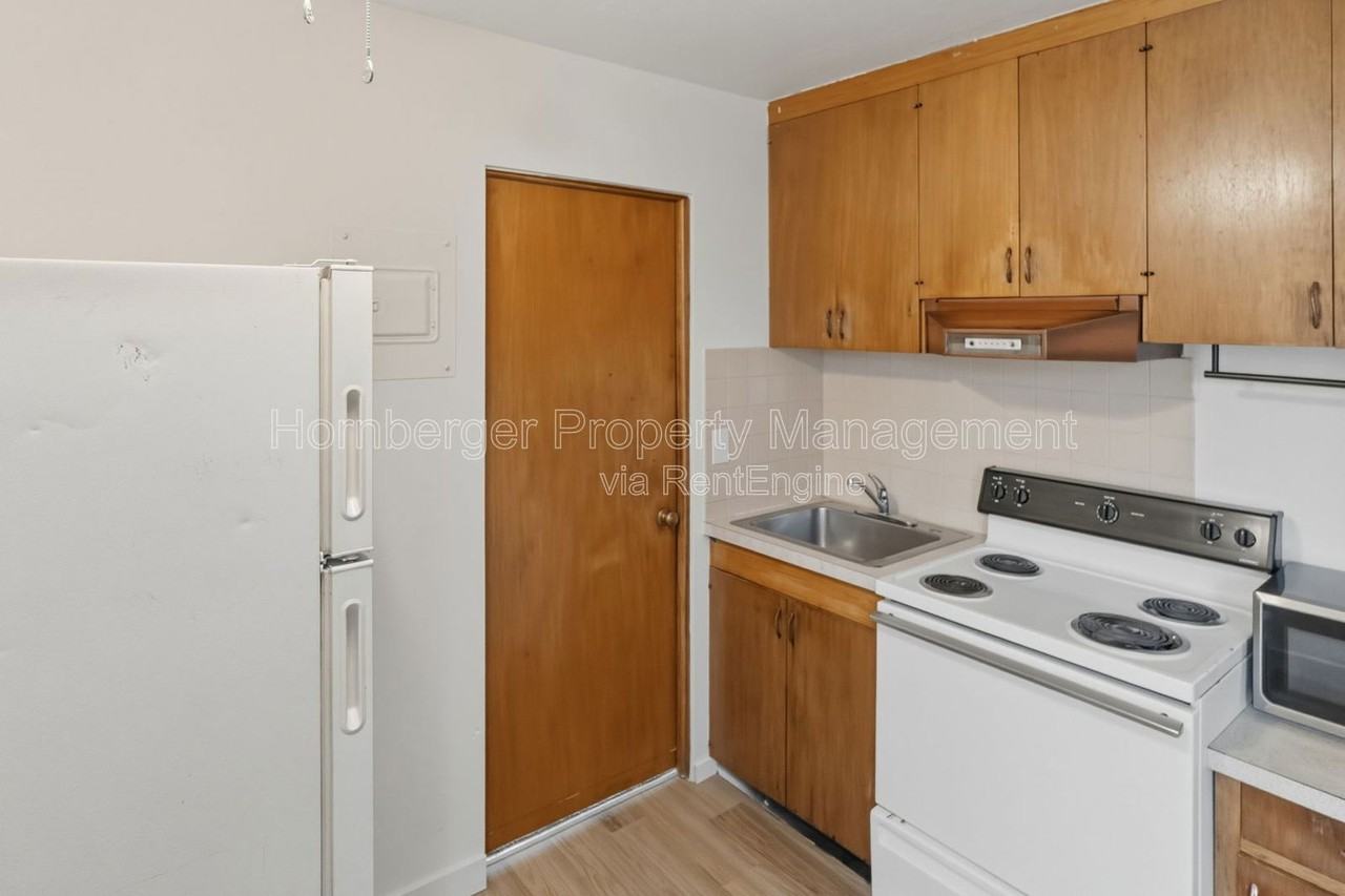 904 W 9th Ave #6 - Photo 7 of 17