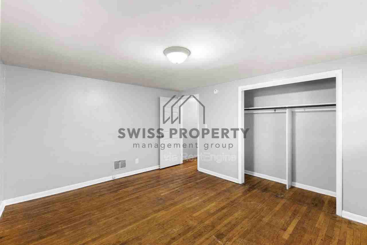 386 S Napoleon Ave #386S - Photo 6 of 26