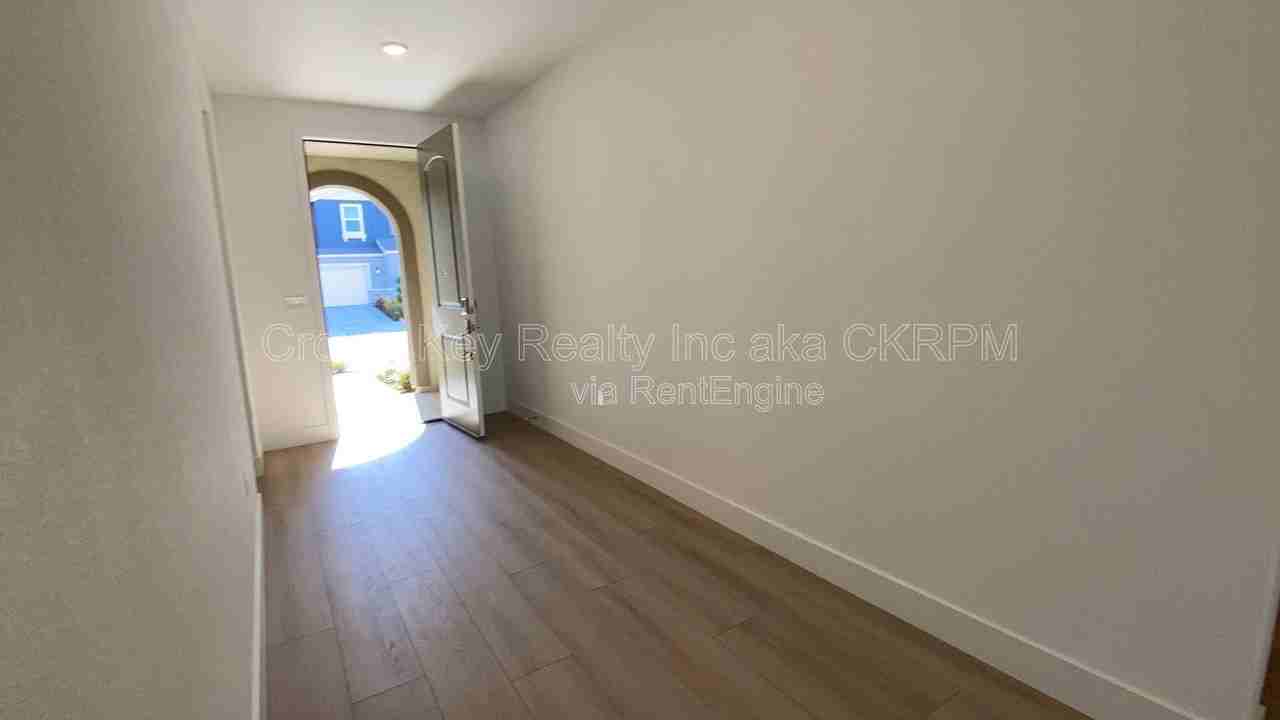 2703 Joshua St - Photo 2 of 25