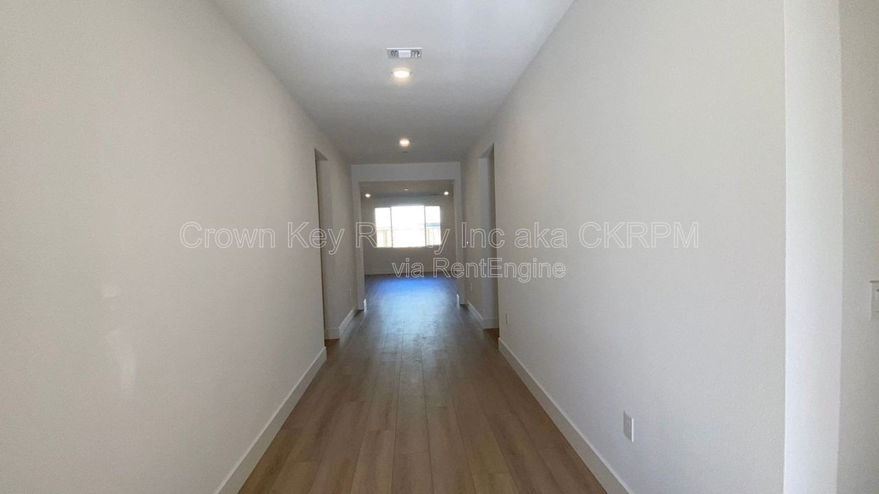 2703 Joshua St - Photo 3 of 25