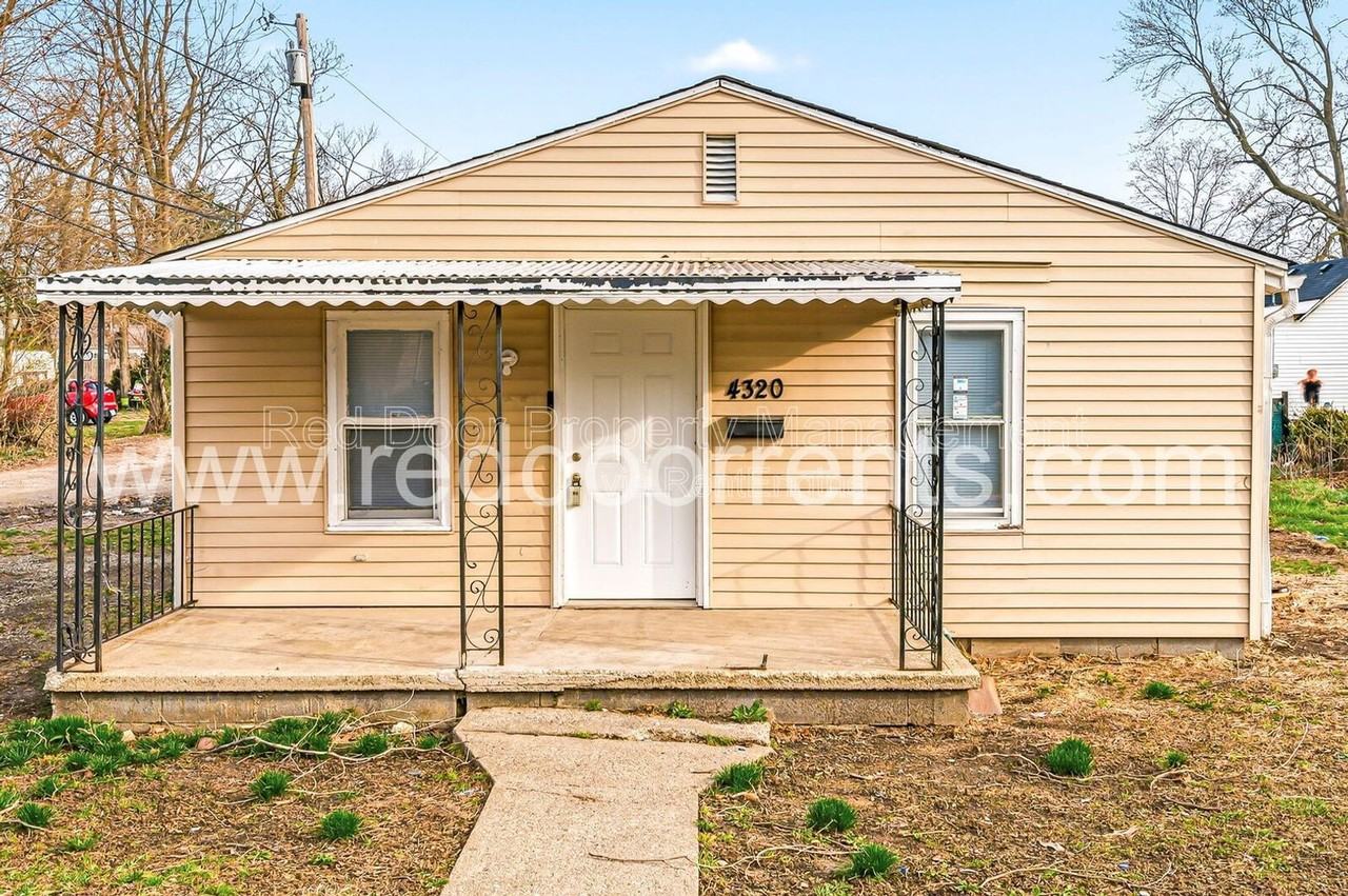 4320 E 30th St