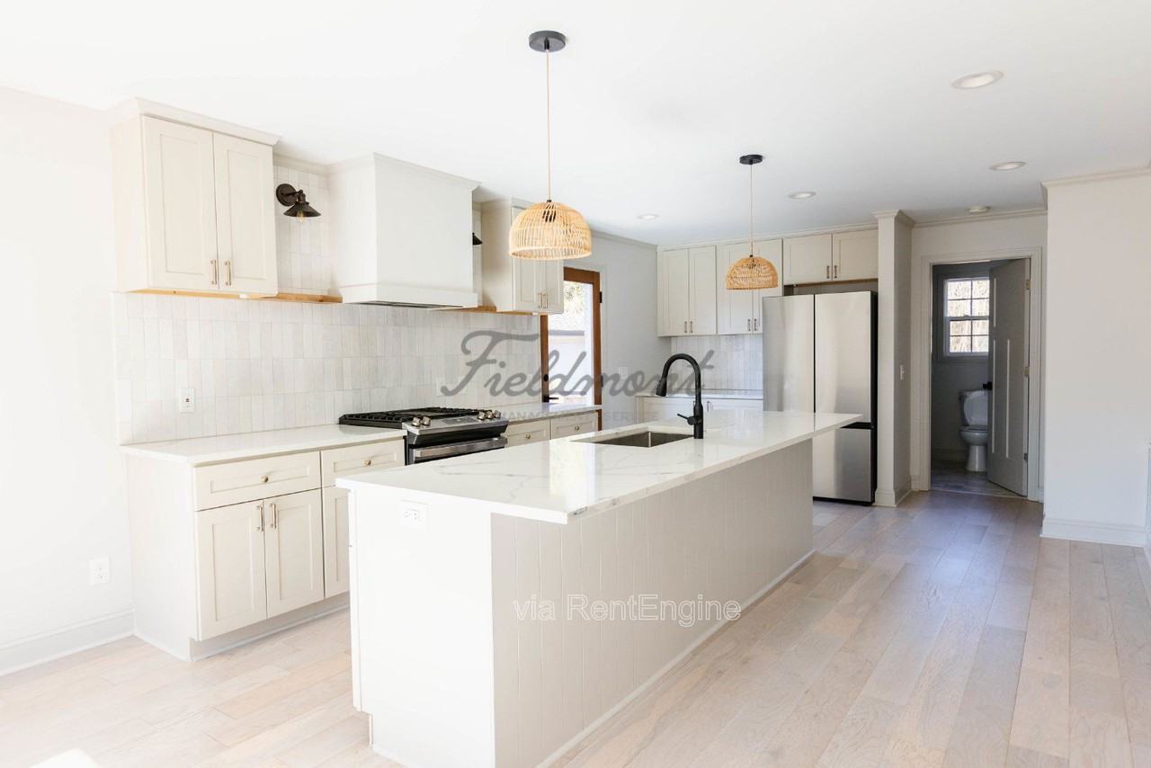 414 Birnie St - Photo 5 of 18