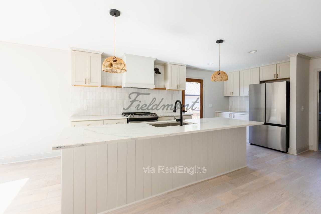 414 Birnie St - Photo 6 of 18