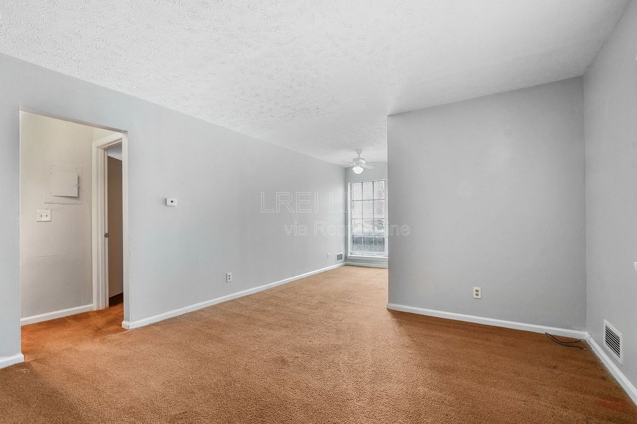 118 W Ormsby Ave #A1 - Photo 2 of 11