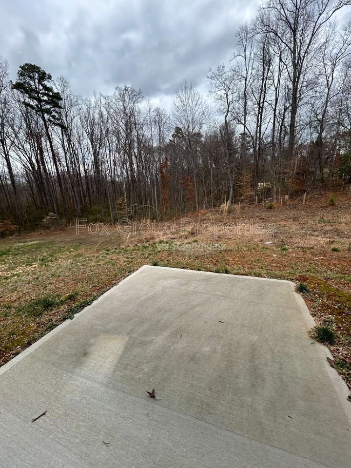 566 Kirk St - Photo 6 of 14