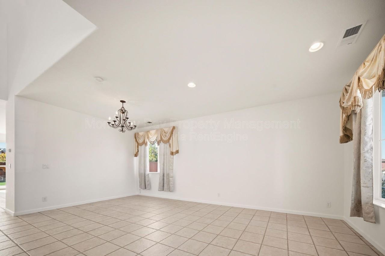 4725 Sea Ridge Ct - Photo 3 of 48