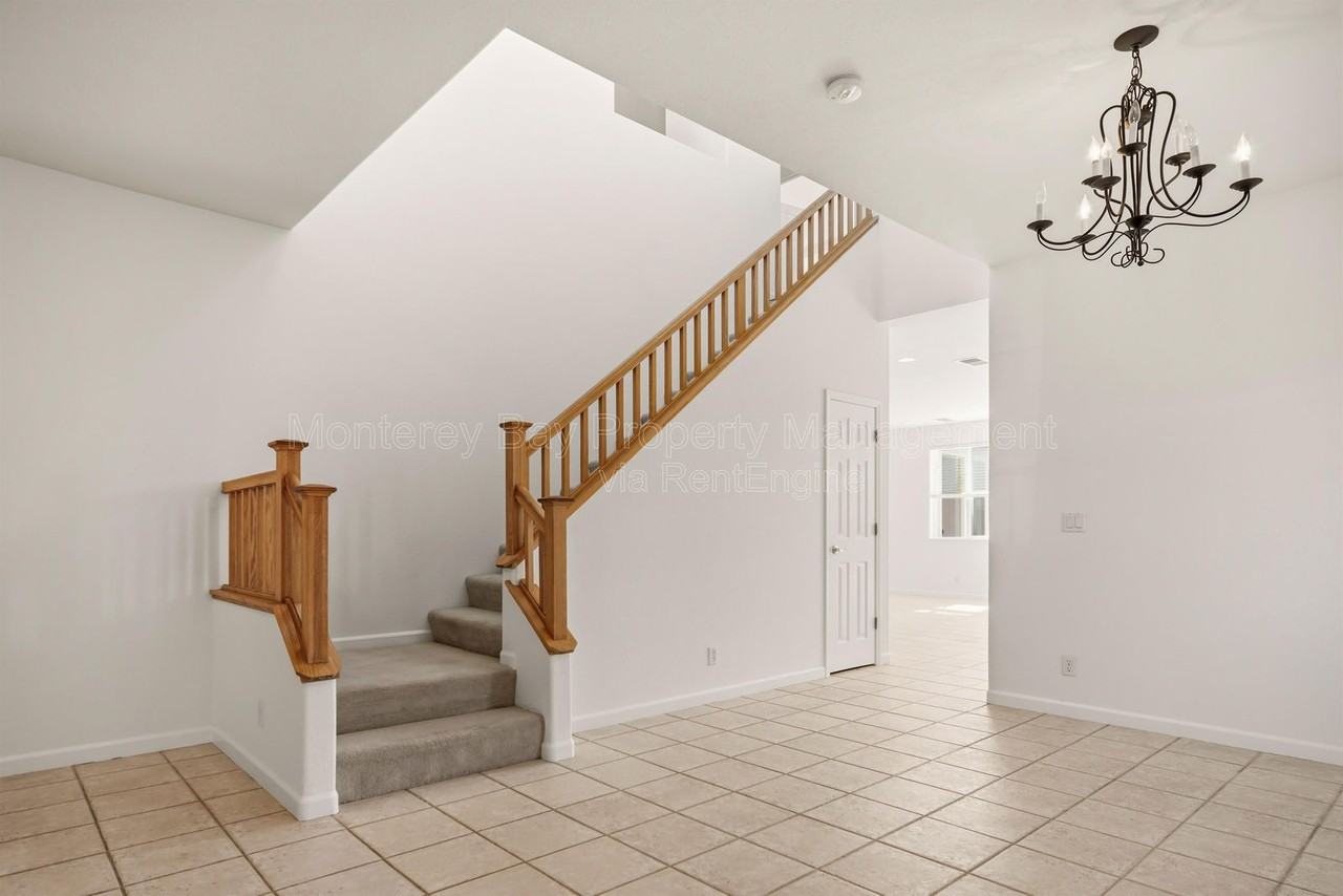 4725 Sea Ridge Ct - Photo 6 of 48