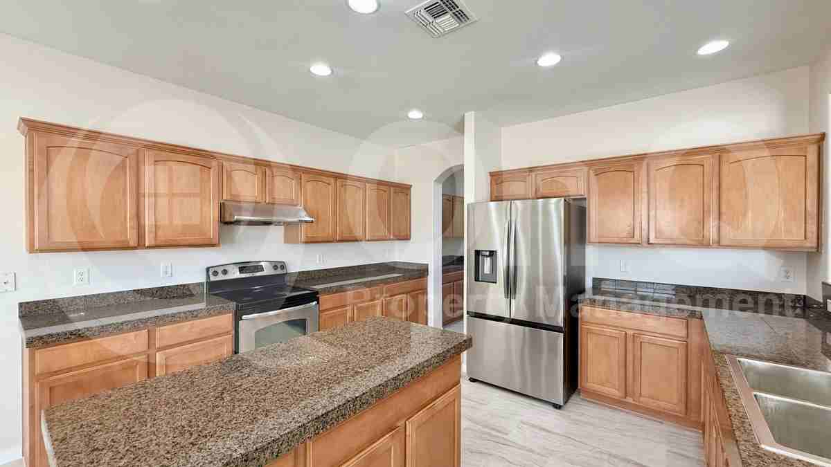 13653 W Crocus Dr - Photo 3 of 33