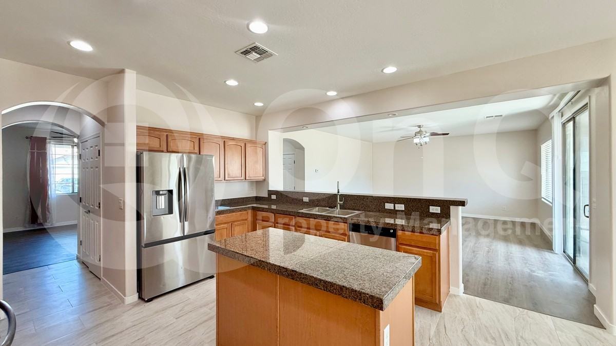 13653 W Crocus Dr - Photo 4 of 33