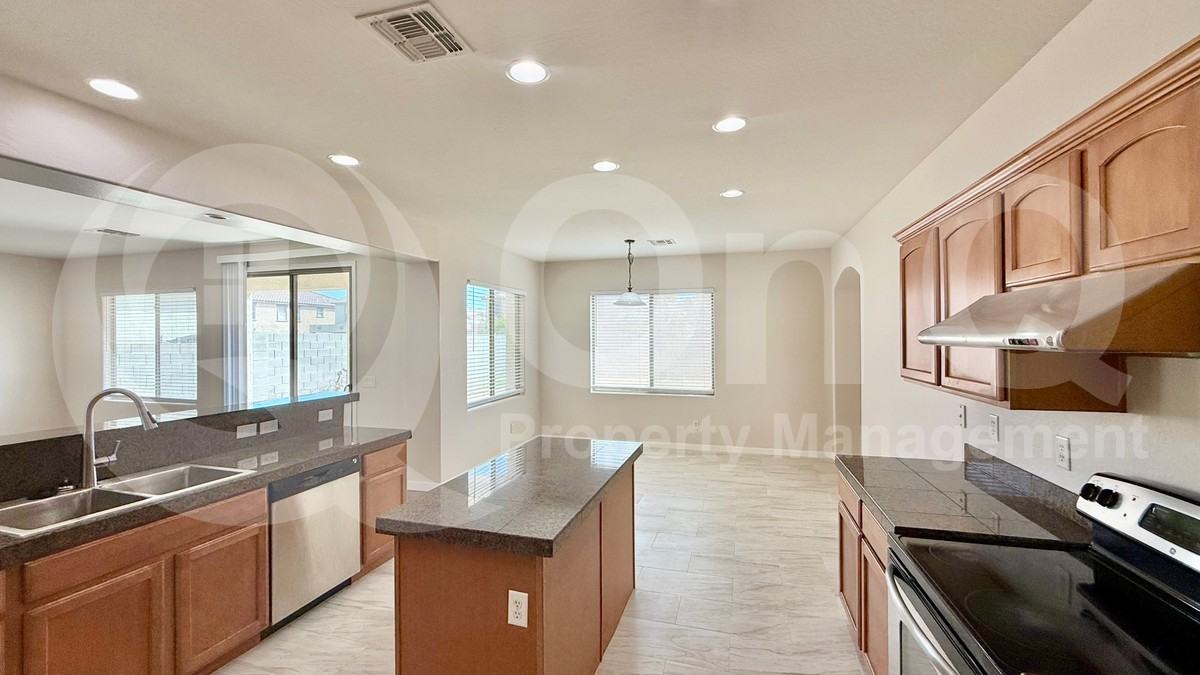 13653 W Crocus Dr - Photo 7 of 33